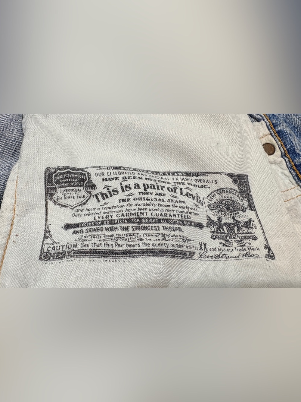 Levi's 501 Distressed Denim Shorts Light Wash Raw Hem W33 - Picture 3 of 8